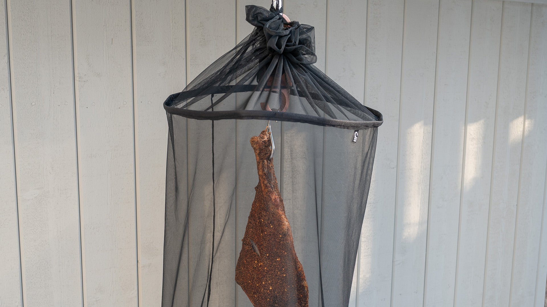 Black fly protection net for meat drying and meat aging